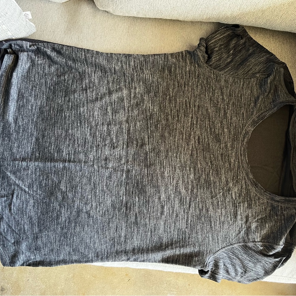 Lululemon tee